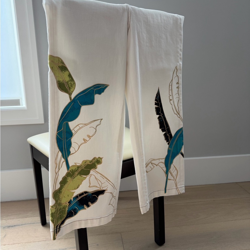 Chico's White Cropped Jeans with Leaf Design - Picture 5 of 10
